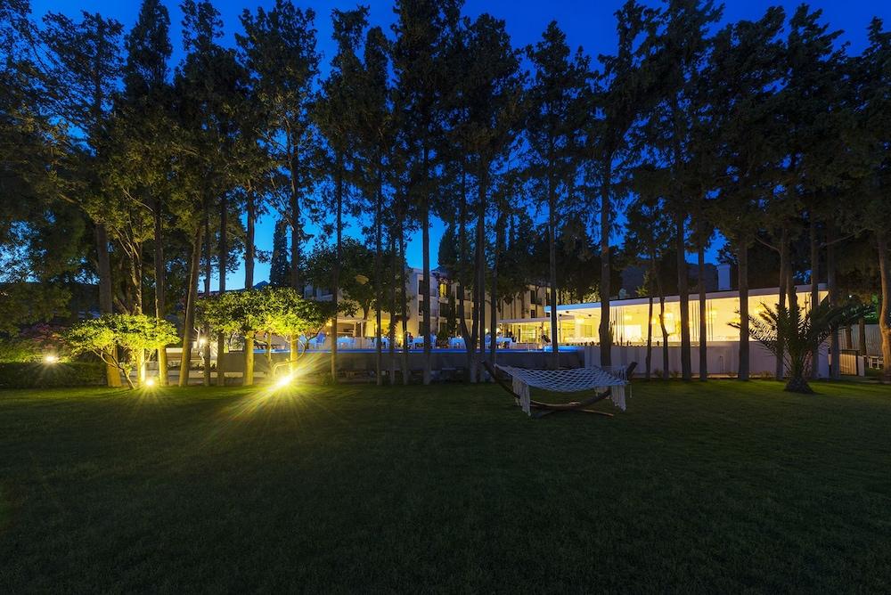 Liv Hotel By Bellazure Акьярлар Экстерьер фото